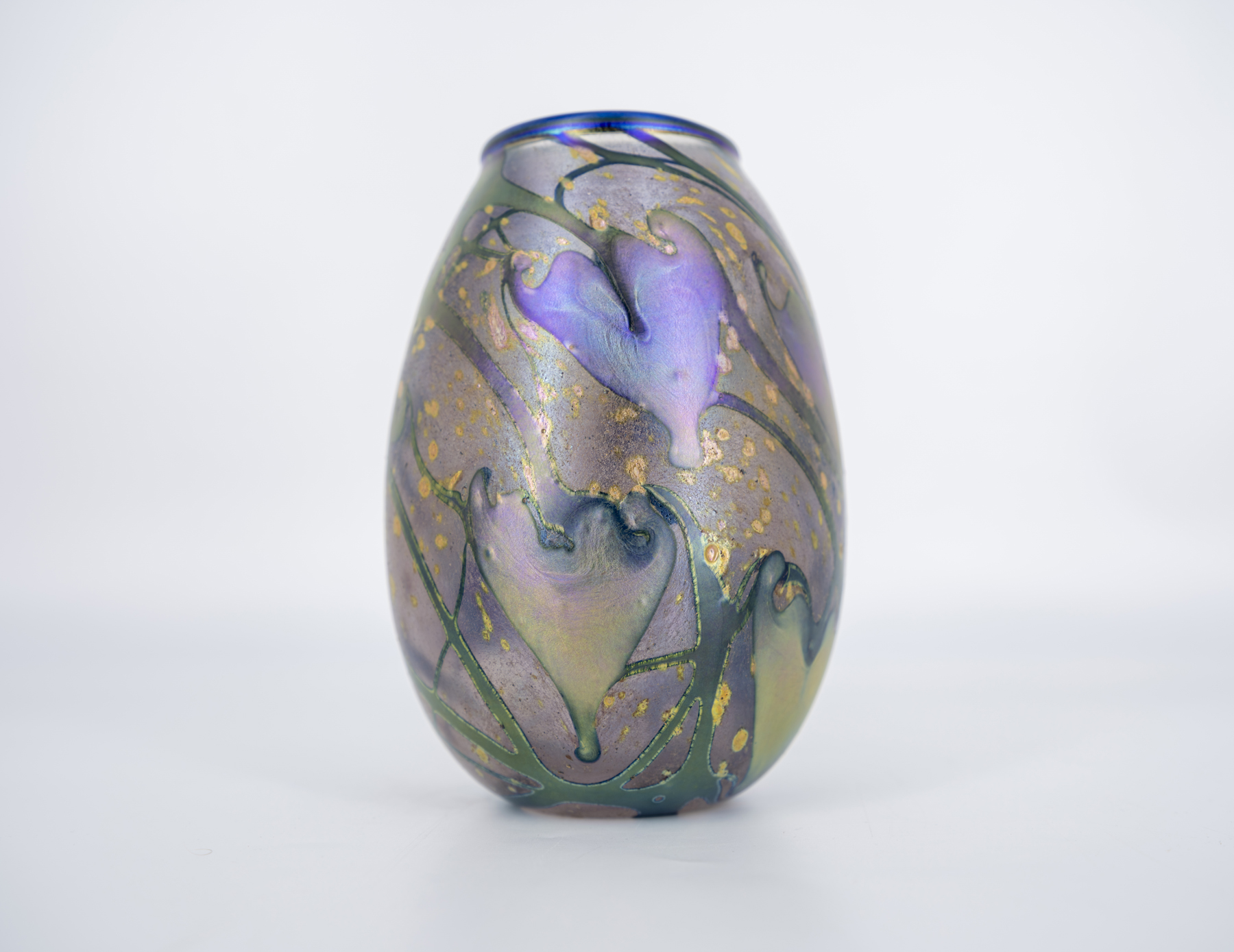 iridescent-cypriot-vase-84989-1