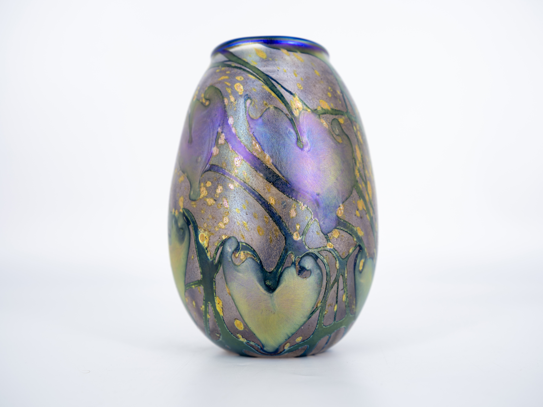 iridescent-cypriot-vase-84989-2