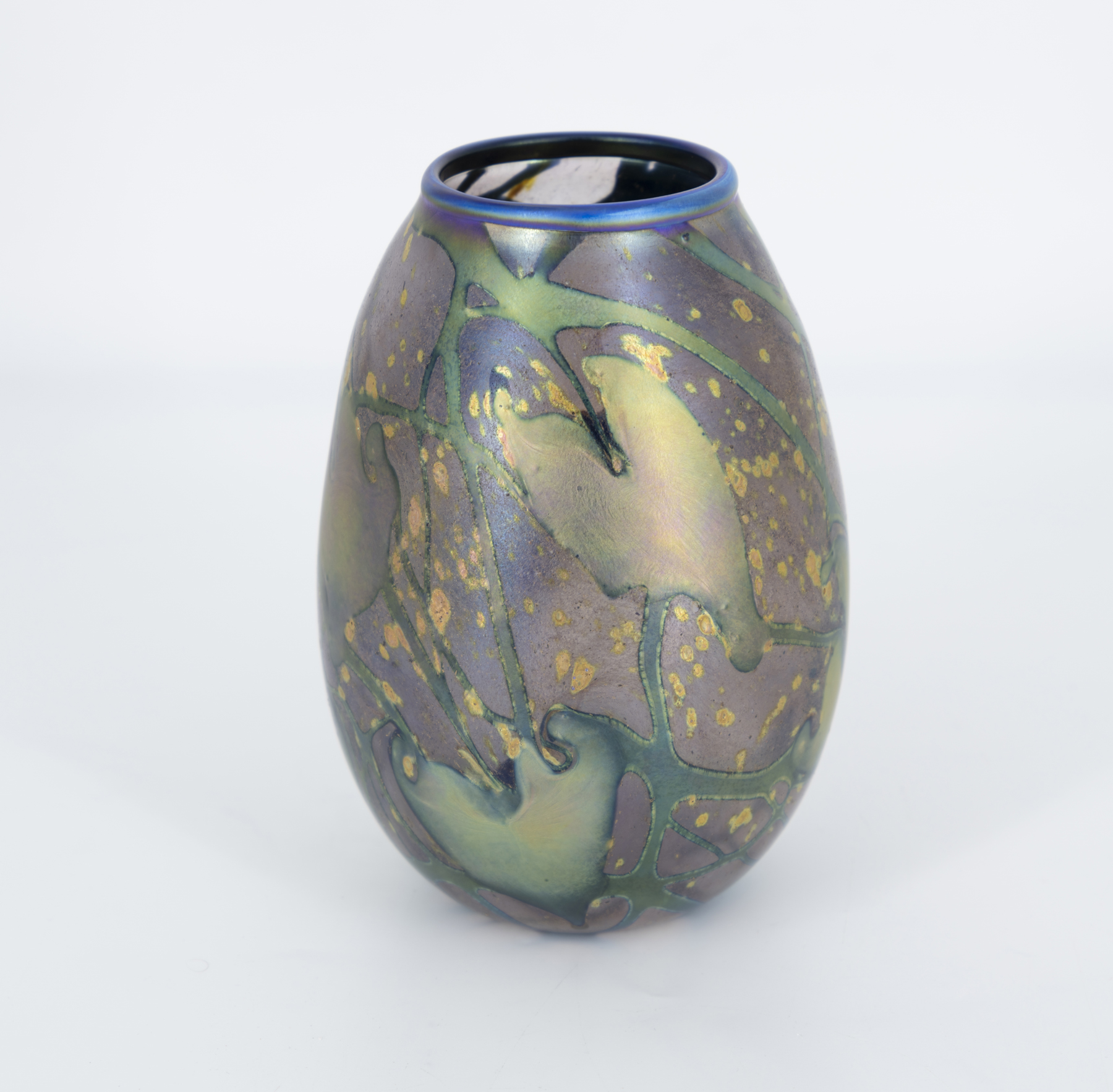 iridescent-cypriot-vase-84989-3