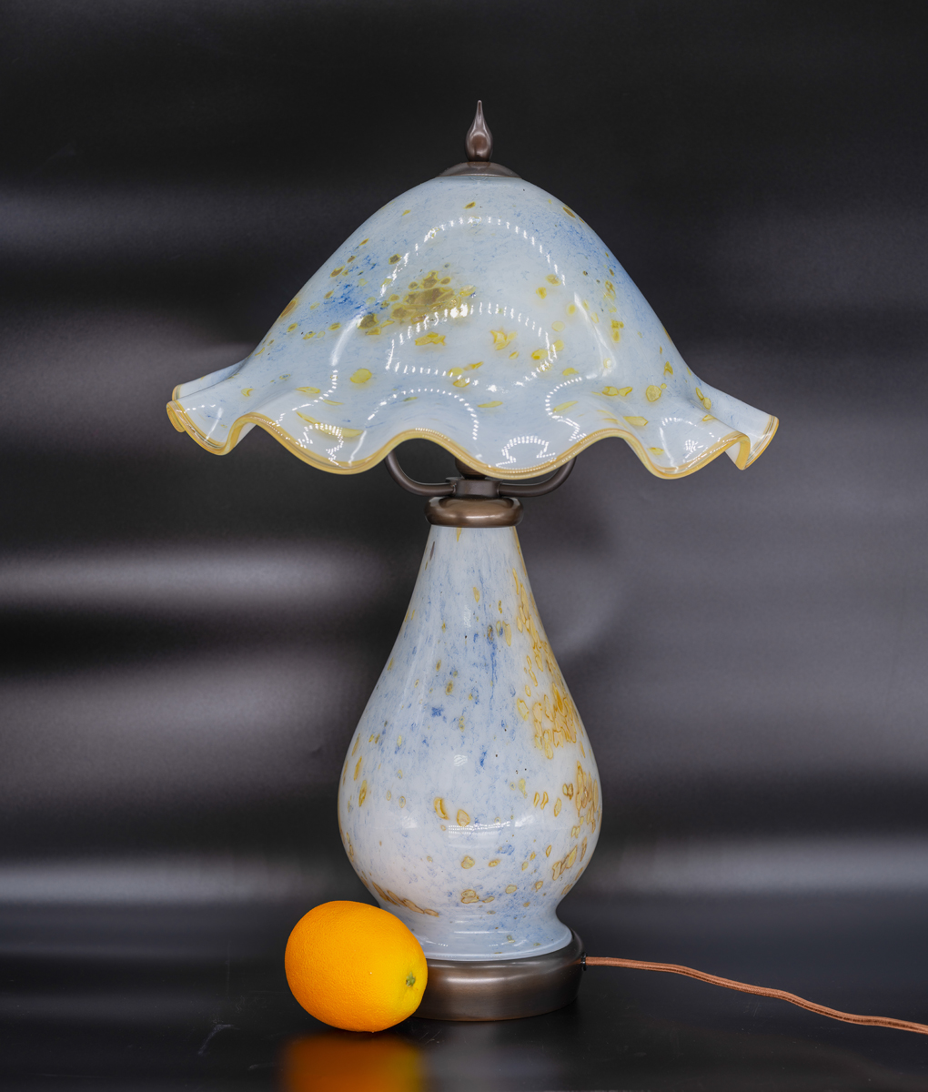 white-clamshell-table-lamp-77742