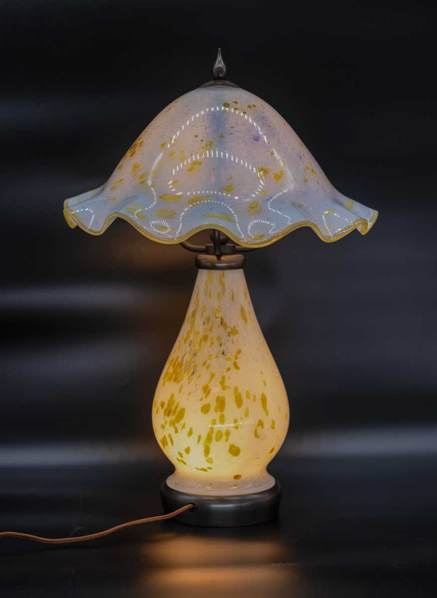 Daniel Lotton - White Clamshell Table Lamp