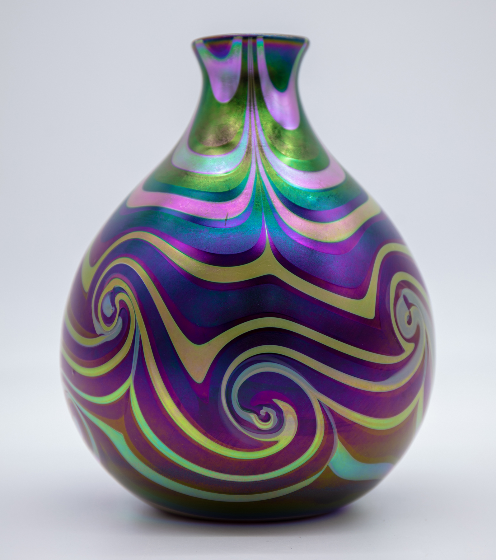 iridescent-king-tut-vase-51784-1-1-1-1