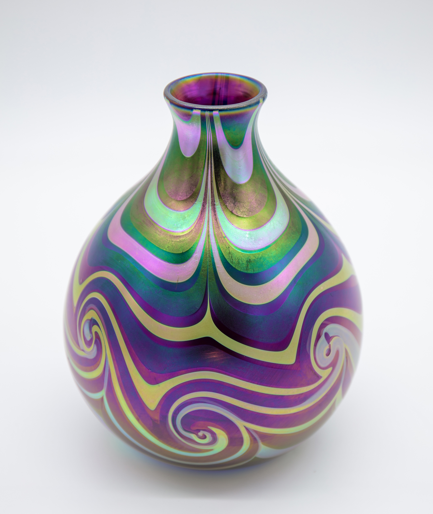 iridescent-king-tut-vase-51784-1-1-1-2