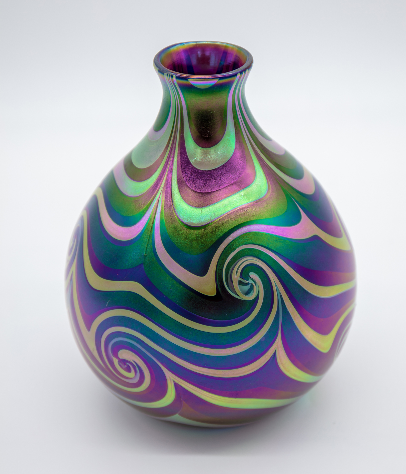 iridescent-king-tut-vase-51784-1-1-1-3