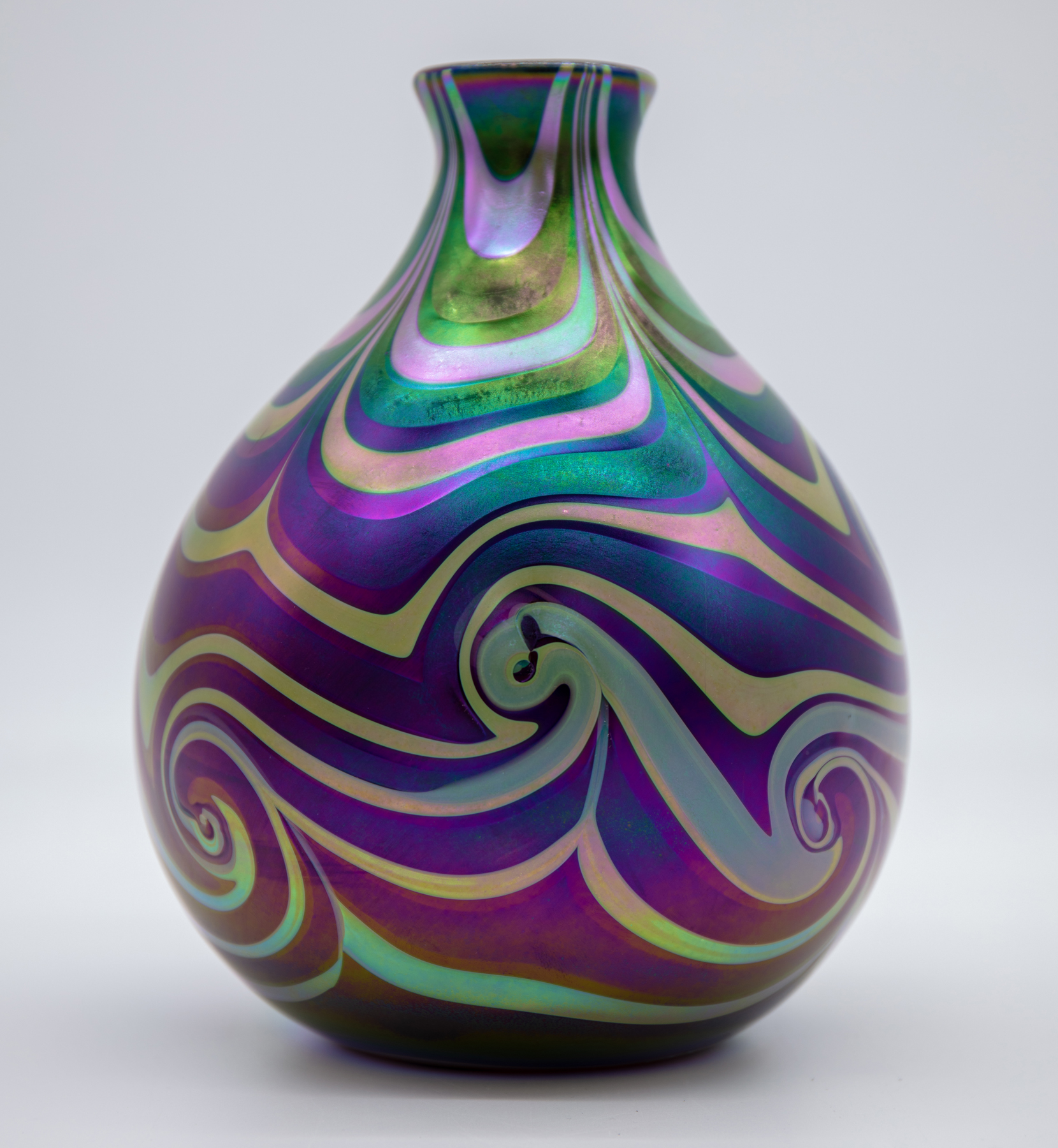 iridescent-king-tut-vase-51784-1-1-1