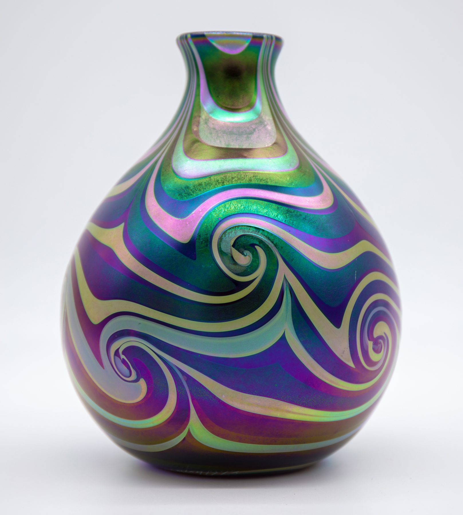 iridescent-king-tut-vase-51784-1